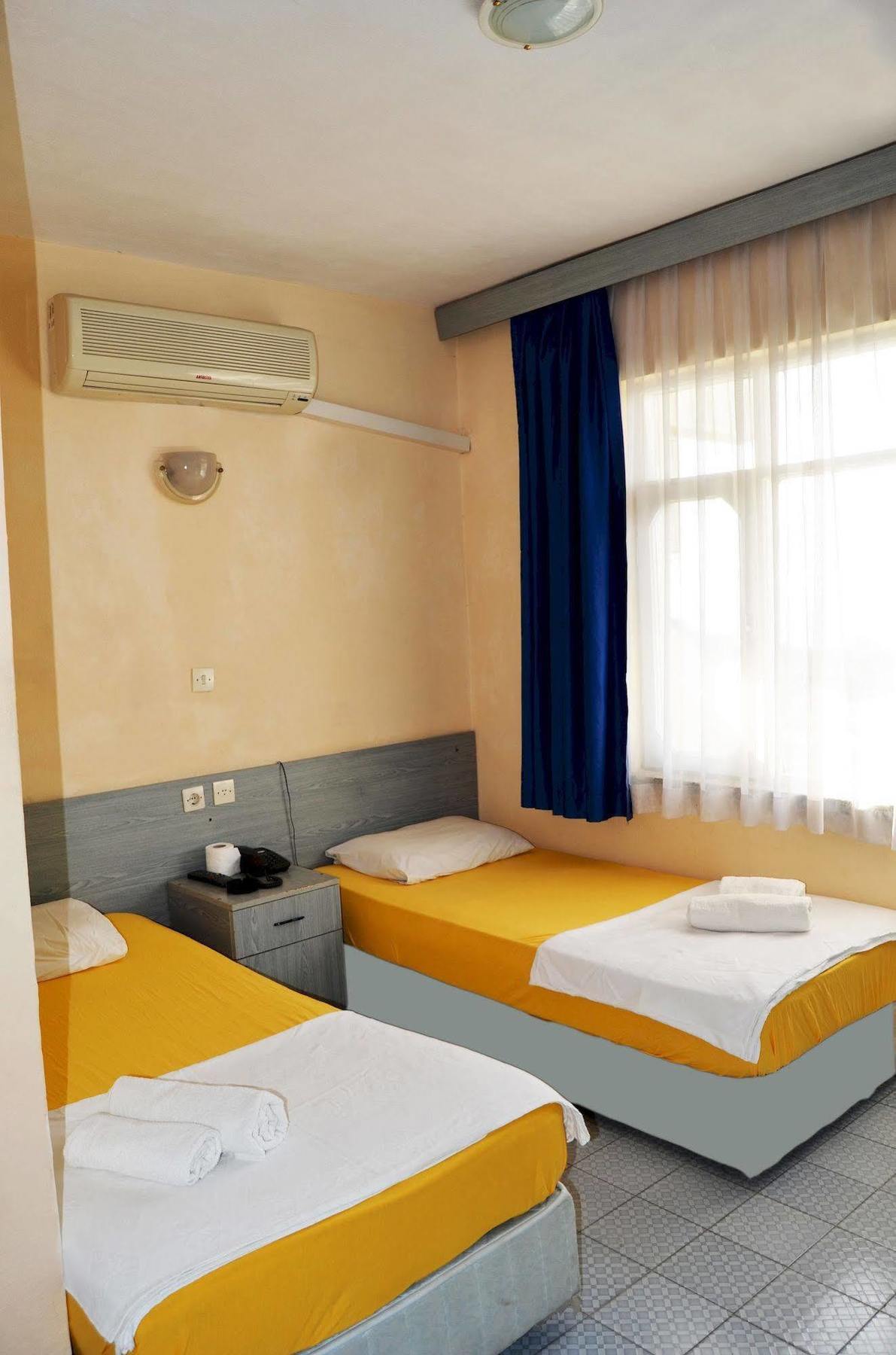Ayda Hotel *